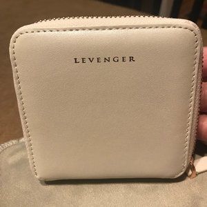 NWOT Levenger Leather Zip Wallet Champagne